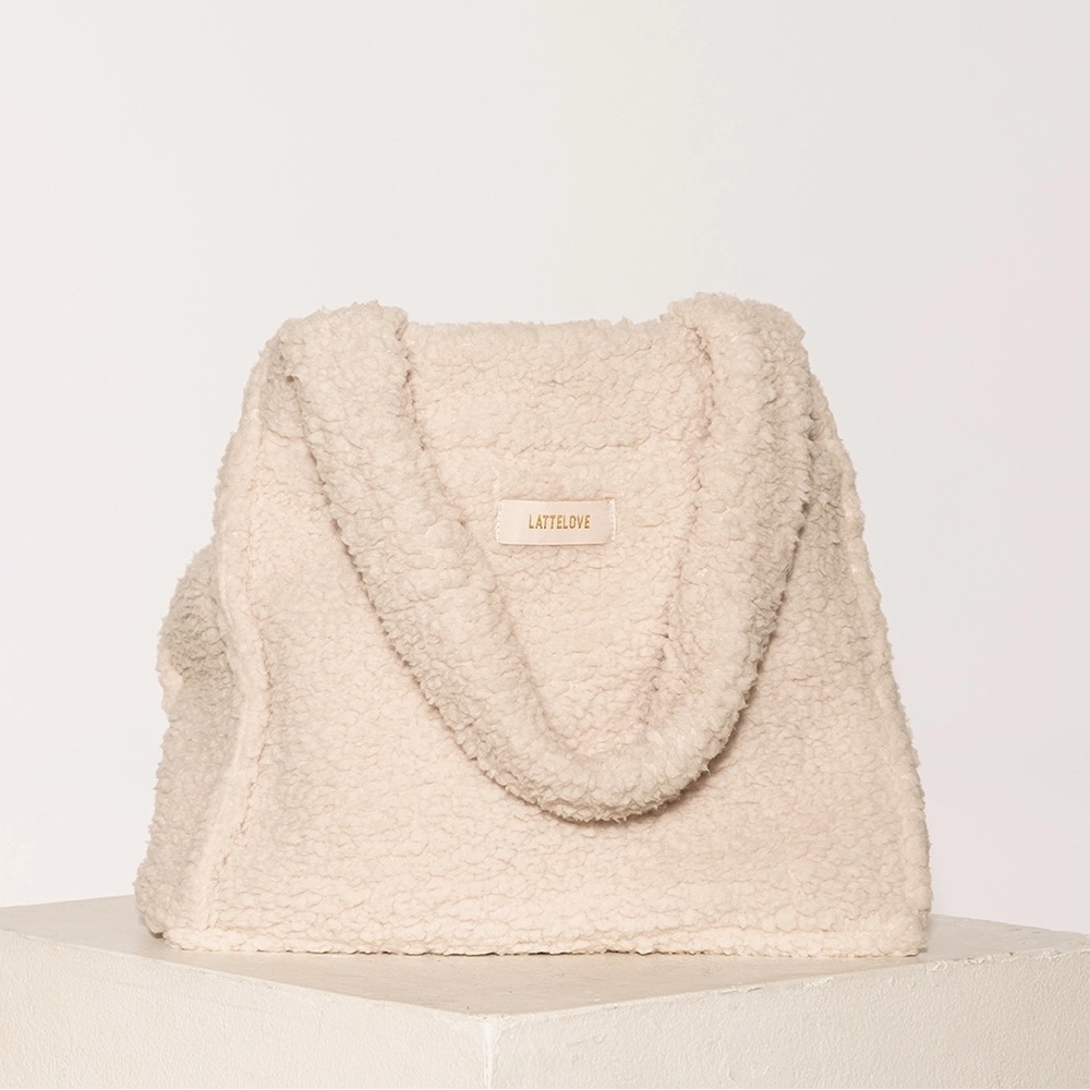 [Coffee Shoppe] “Latte Love” Vegan Sherpa Tote (toasted marshmallow)